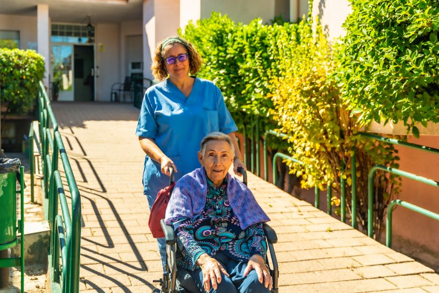 Home Care Assistance of Dallas provides professionally trained and compassionate caregivers for Alzheimer’s patients 24/7